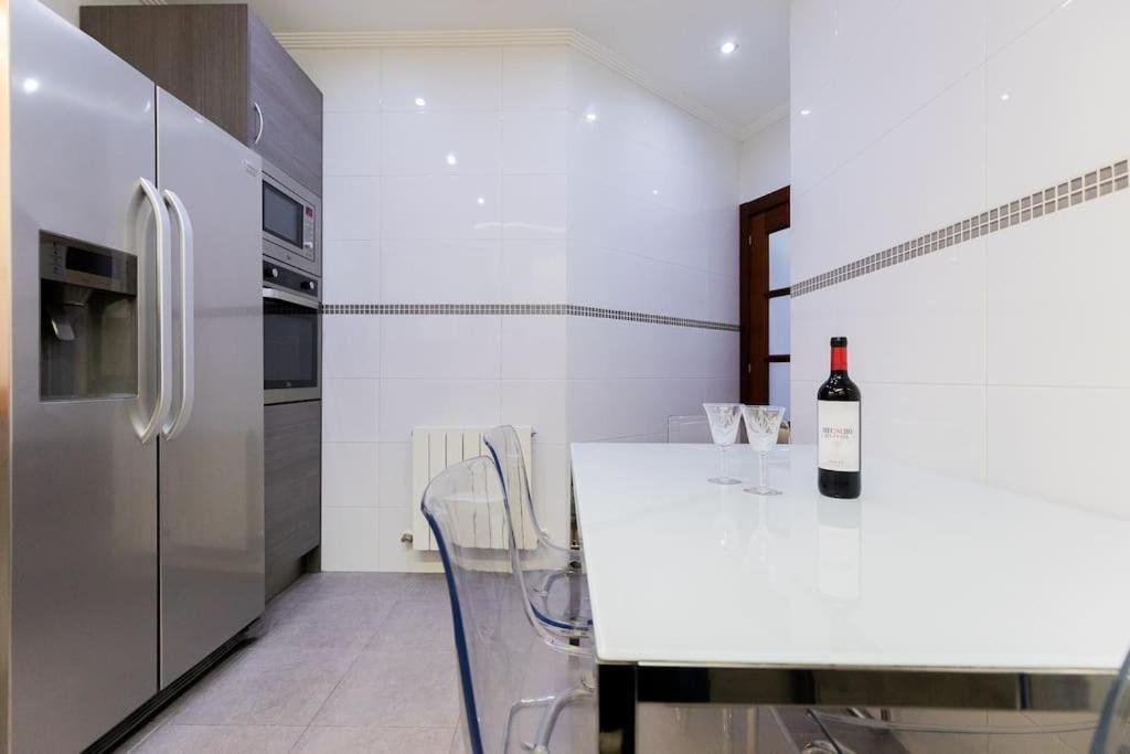 Indautxu Flat Next Stop Bilbao Bagian luar foto